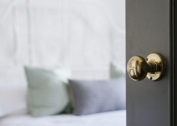 В Рязани спасатели нашли труп мужчины в закрытой квартире В Рязани спасатели нашли труп мужчины в закрытой квартире