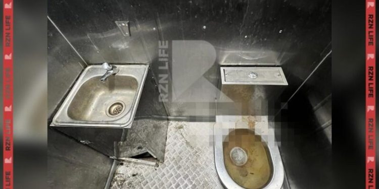 Рязанцев шокировало состояние туалетов в Верхнем городском саду Рязанцев шокировало состояние туалетов в Верхнем городском саду