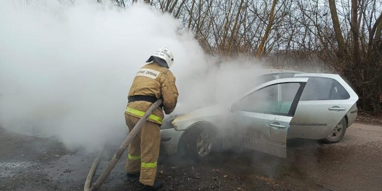 В рязанских Сараях сгорел автомобиль