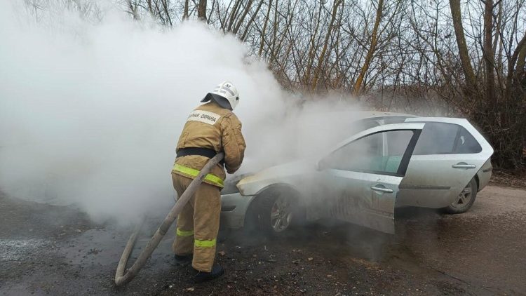 В рязанских Сараях сгорел автомобиль