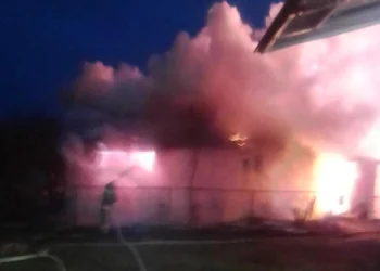 Шесть часов тушили смертельный пожар в Рязанской области Шесть часов тушили смертельный пожар в Рязанской области