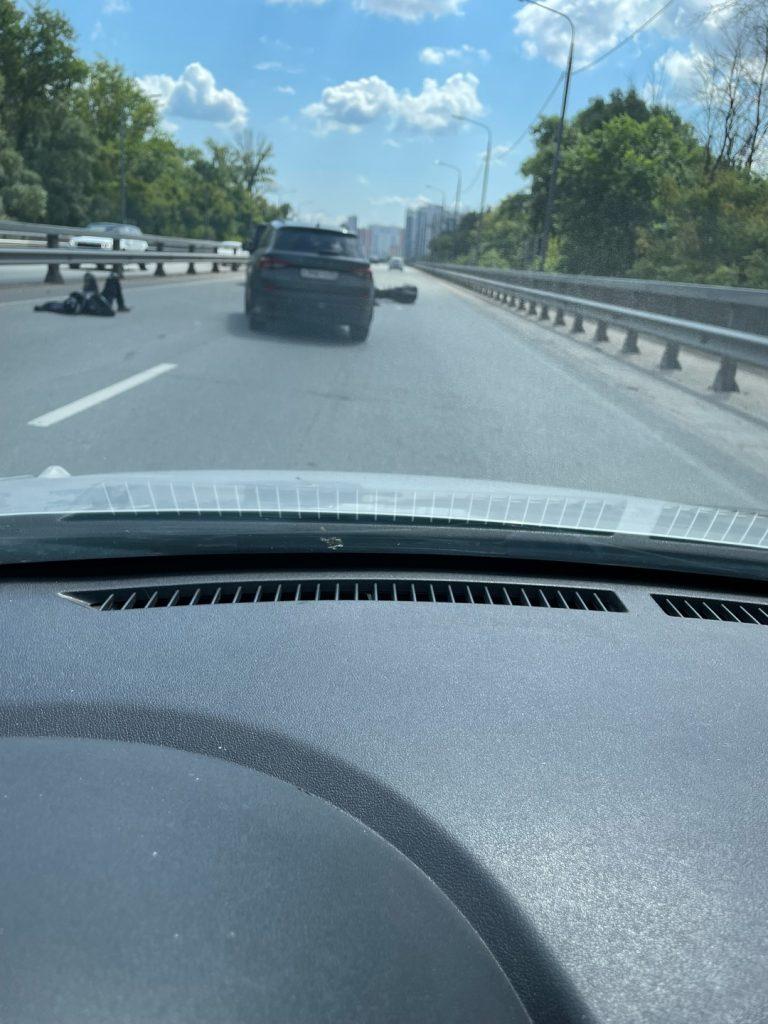 На Северной окружной водитель легковушки сбил мотоциклиста