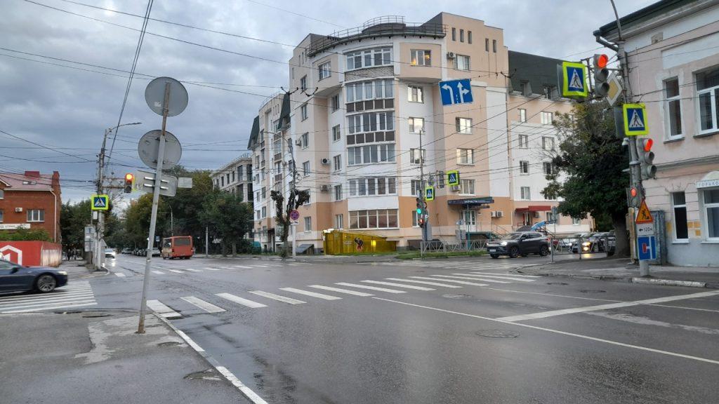 На перекрестке улиц Горького и Свободы починили неработающий светофор
