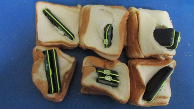 В Скопинском районе в колонию попытались пронести 9 мобильников в хлебе