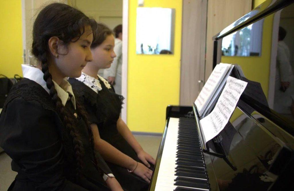 Бранов осмотрел новое здание ДШИ в селе Вослебово Скопинского района