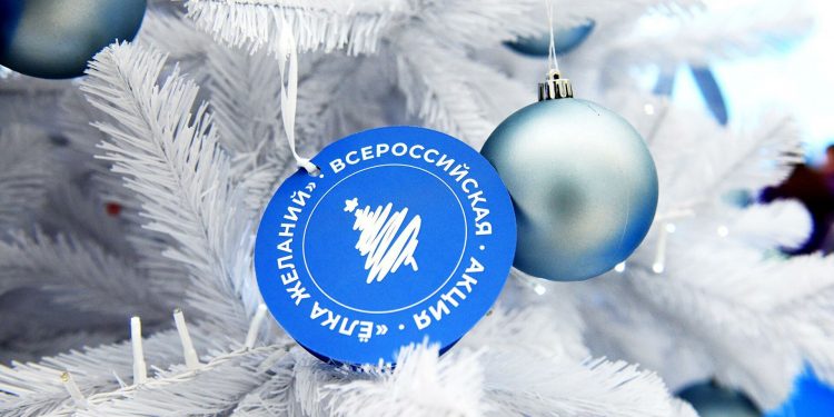 Начальник управления по физкультуре Рязанской области Сосунов вручил 9-летней девочке подарок Начальник управления по физкультуре Рязанской области Сосунов вручил 9-летней девочке подарок