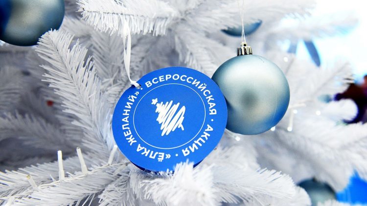 Начальник управления по физкультуре Рязанской области Сосунов вручил 9-летней девочке подарок