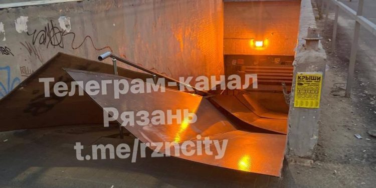 В Сети рассказали о причине «рухнувшей крыши» у остановки «Университет МВД» в Рязани