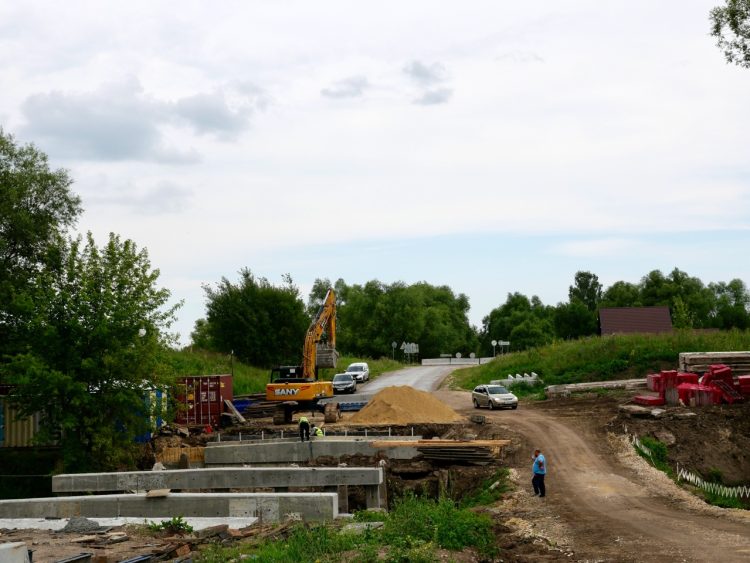 В Кораблинском районе продолжается капремонт моста через рязанскую реку Проня