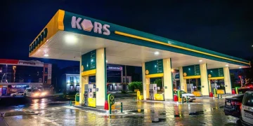 Инструктор автошколы рулила очередью на заправке
