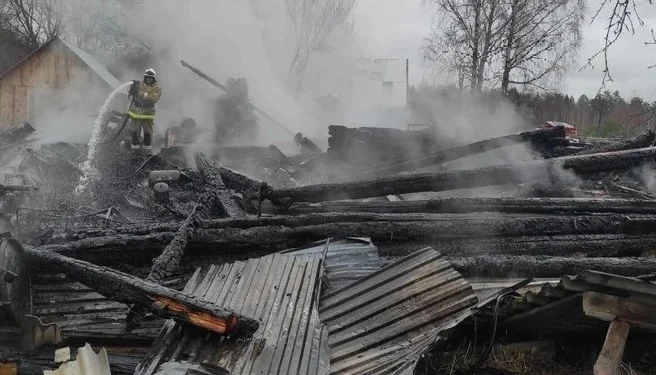 Пожар уничтожил дачу в Ермишинском округе Пожар уничтожил дачу в Ермишинском округе