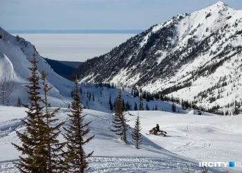 Туристы замерзли насмерть в горах Бурятии