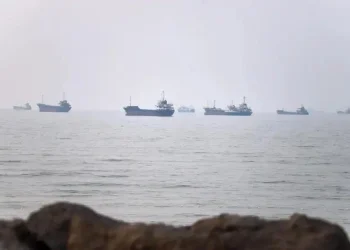 В ОАЭ найдено тело российского моряка после атаки на танкер