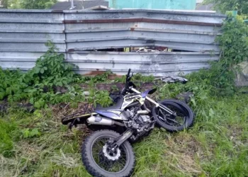 13-летний мотоциклист протаранил забор в Рязани