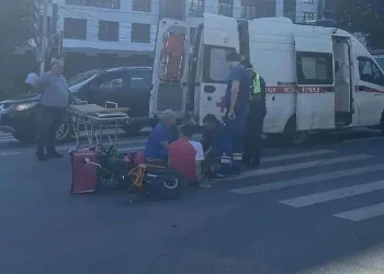 Курьер на электровелосипеде попал под машину в Рязани Курьер на электровелосипеде попал под машину в Рязани