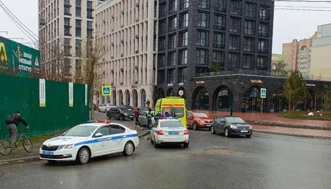 В Рязани реанимационная бригада спасает сбитого пешехода