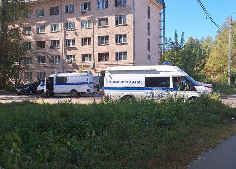 6 сентября у рязанской ДШИ №4 заметили автомобили спецслужб