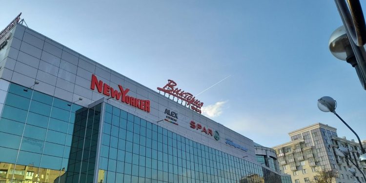 В рязанском ТРЦ «Виктория Плаза» скончалась 65-летняя женщина