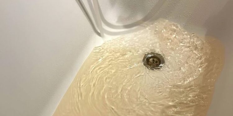 Жители рязанской Горрощи пожаловались на ржавую воду