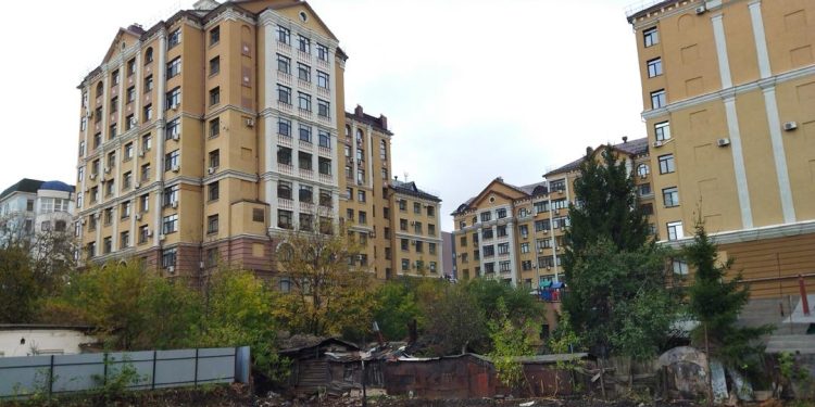 На рязанской улице Подгорной расчистили площадку под строительство новой многоэтажки На рязанской улице Подгорной расчистили площадку под строительство новой многоэтажки