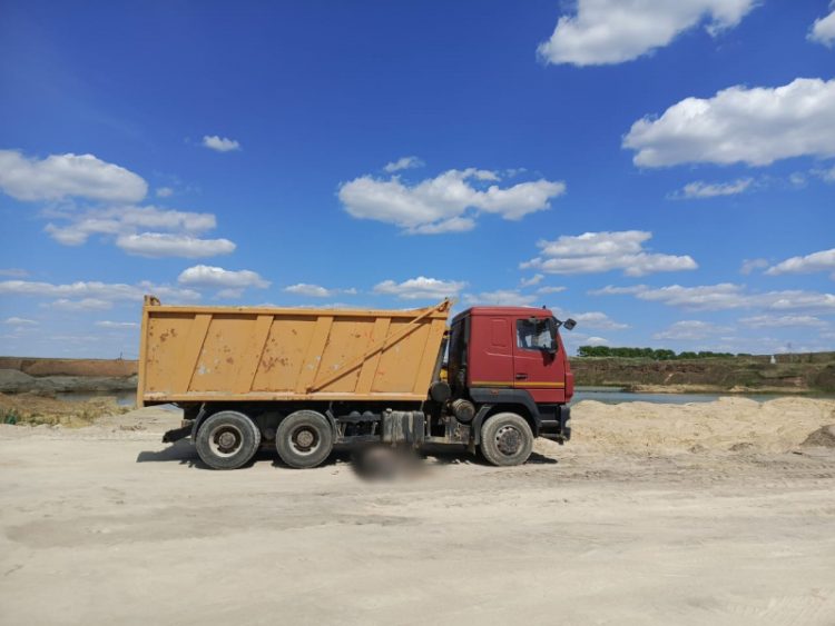В Старожиловском районе водитель грузовика насмерть переехал 56-летнего пешехода