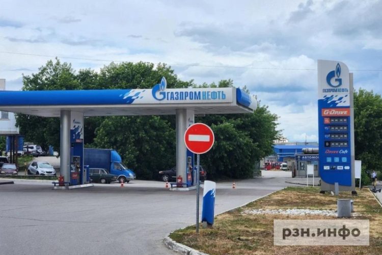 Атаки Украины на НПЗ вызвали дефицит топлива в России