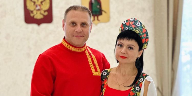 Супруги из рязанского Скопина отпраздновали годовщину свадьбы в русских народных костюмах Супруги из рязанского Скопина отпраздновали годовщину свадьбы в русских народных костюмах