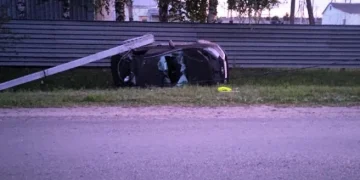 Пьяный водитель снёс столб и травмировал пенсионерку