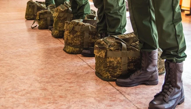 Военкомы провели рейд в рязанском ТРЦ