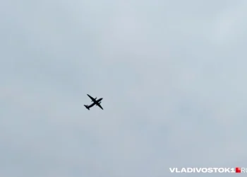Военный самолет рухнул в Подмосковье во время взлета