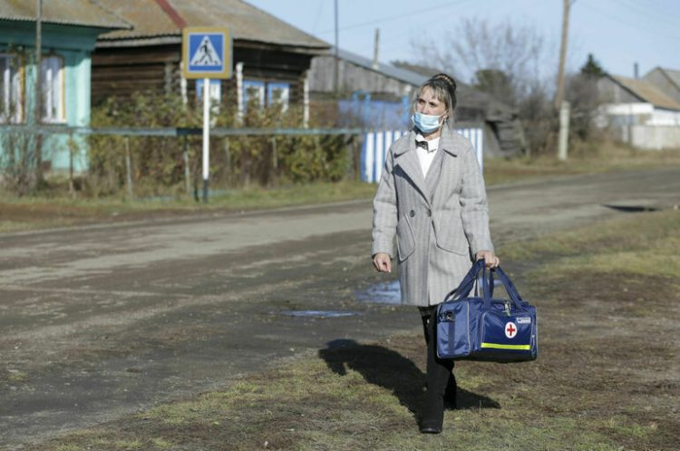 В отдаленные районы страны врачей будут направлять вахтовым методом