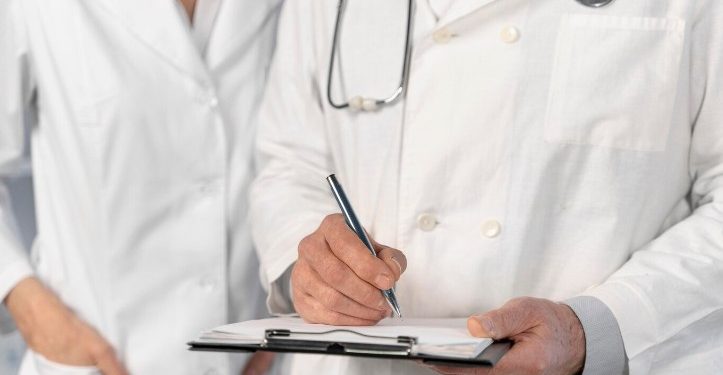 Рязанские врачи из БСМП помогли пострадавшим от жары пенсионеркам Рязанские врачи из БСМП помогли пострадавшим от жары пенсионеркам