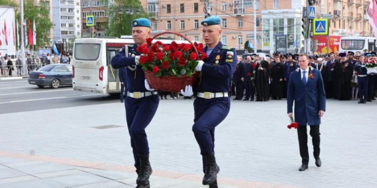В Рязани в День Победы возложили цветы к Вечному огню