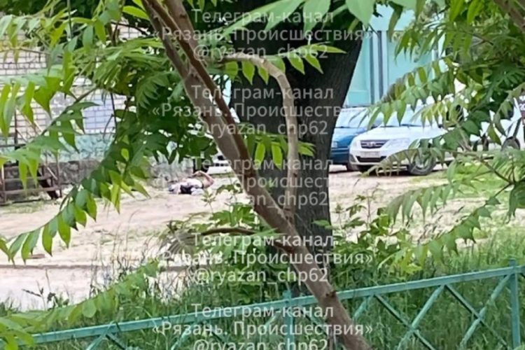 В Рязани заметили лежащее на улице тело