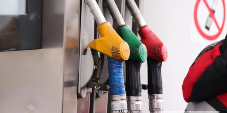 В России разрешили продавать бензин Евро-2, Евро-3 и Евро-4