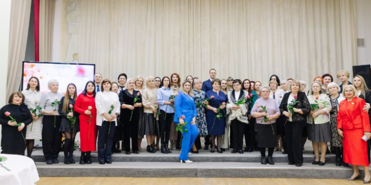 Малков поздравил рязанок в День матери