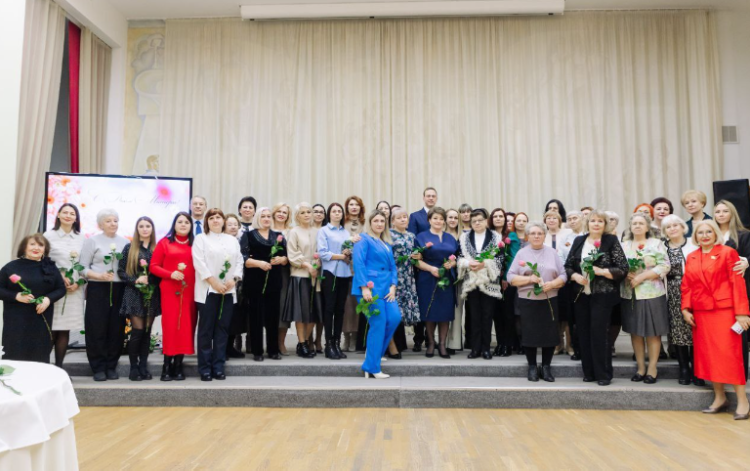 Малков поздравил рязанок в День матери