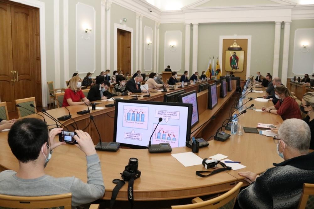 Депутаты-коммунисты предложили увеличить расходы бюджета на решение острых городских проблем