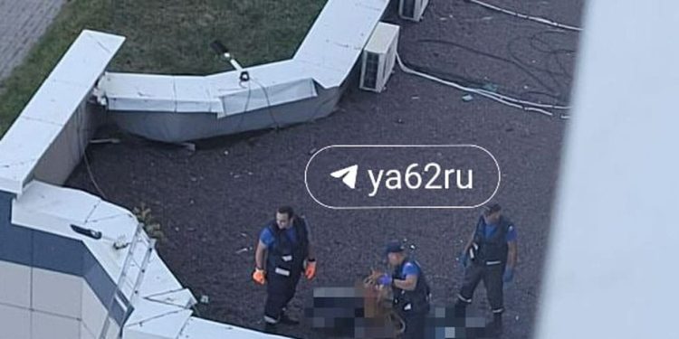 В Рязани из окна выпал подросток