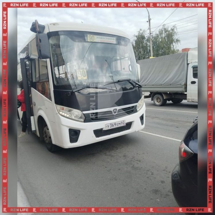 Рязанка пожаловалась на грубые нарушения ПДД водителем маршрутки №90