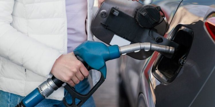 Рязанскую область включили в список регионов, в которых в апреле существенно подорожал бензин