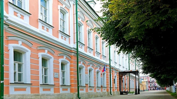 Отреставрированное здание рязанской гимназии №2 не могут открыть из-за бюрократических аспектов