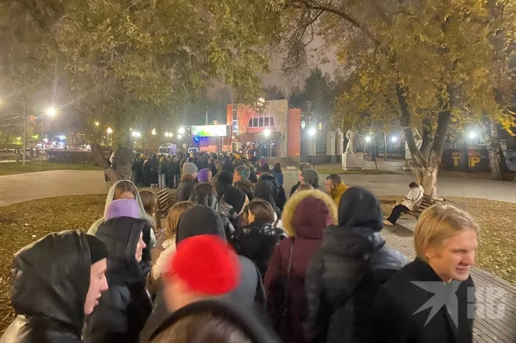 В Рязани очередь на концерт рэпера Фараона растянулась от Deep Club до Вечного огня