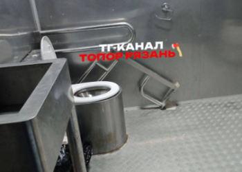 На рязанском Лыбедском бульваре вандалы разгромили кабинку общественного туалета На рязанском Лыбедском бульваре вандалы разгромили кабинку общественного туалета