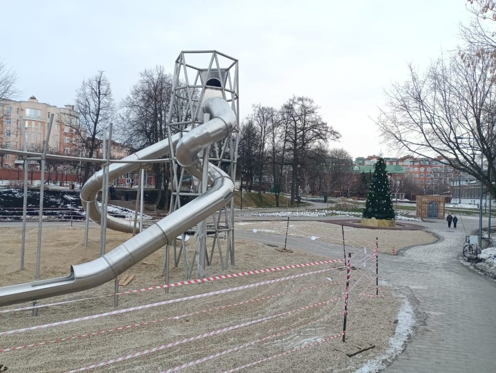 Мэрия: в рязанском Нижнем горпарке детскую площадку официально не открыли