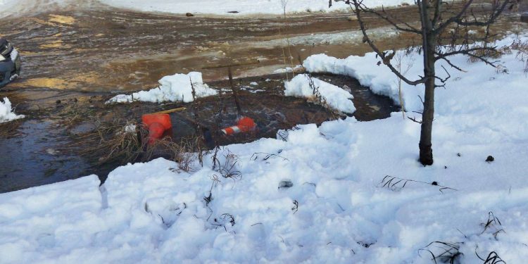 Горожане засняли затопленную улицу Зубковой