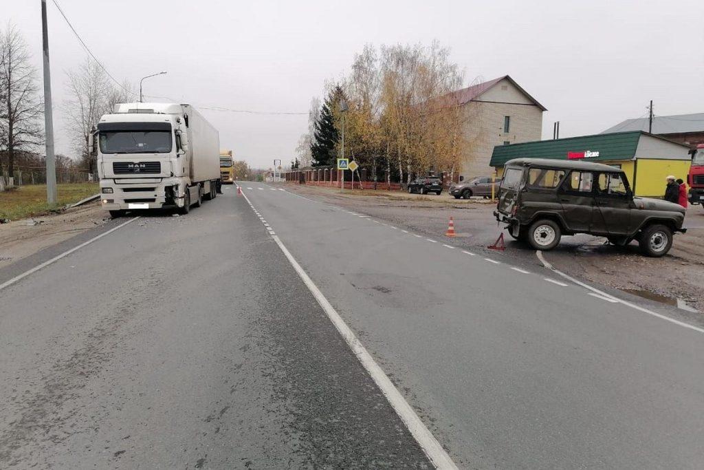 В рязанском Путятине столкнулись УАЗ и грузовик