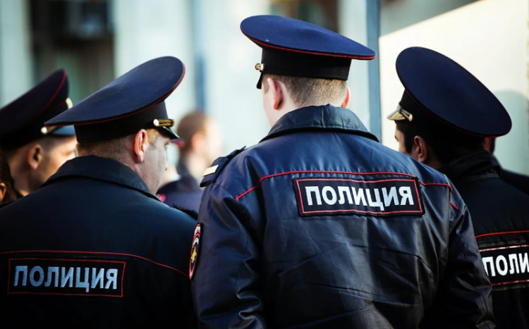 Baza: российским полицейским запретили выезжать из страны