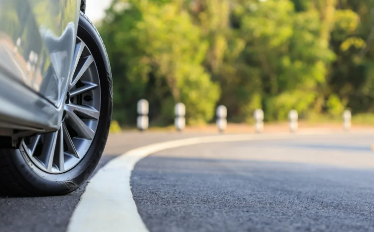 Тишковец: менять зимние шины на летние на автомобиле пока рано