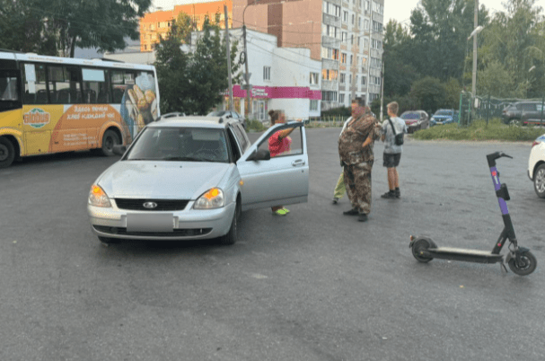 На улице Новоселов сбили 16-летнего подростка на электросамокате